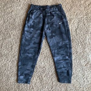 Nike cropped sweatpants